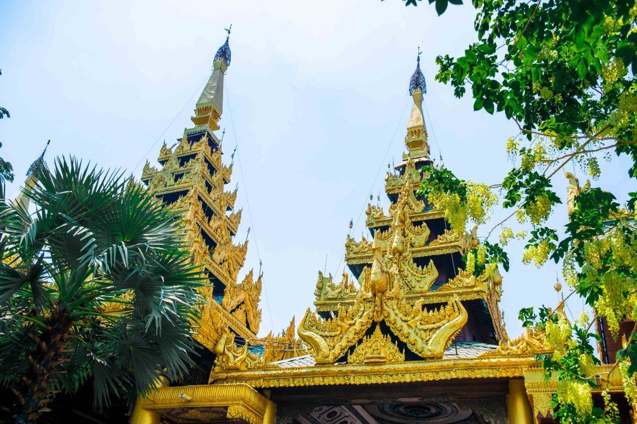 缅甸超豪气寺庙，内有5000多颗宝石，还藏着释迦牟尼的八根头发