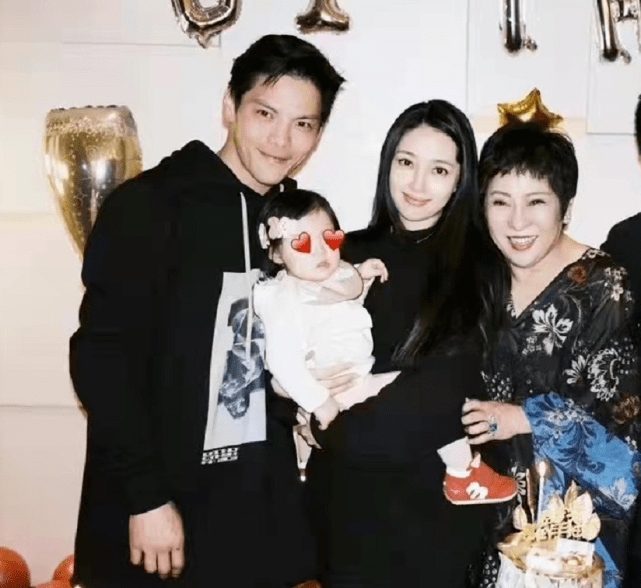 郭碧婷 郭碧婷38岁生日真隆重！穿一身黑气场不输向太，女儿继承奶奶美貌