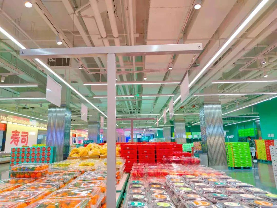 生鲜是fudi仓储式会员店的核心竞争优势,其年轻时尚的装修风格也是