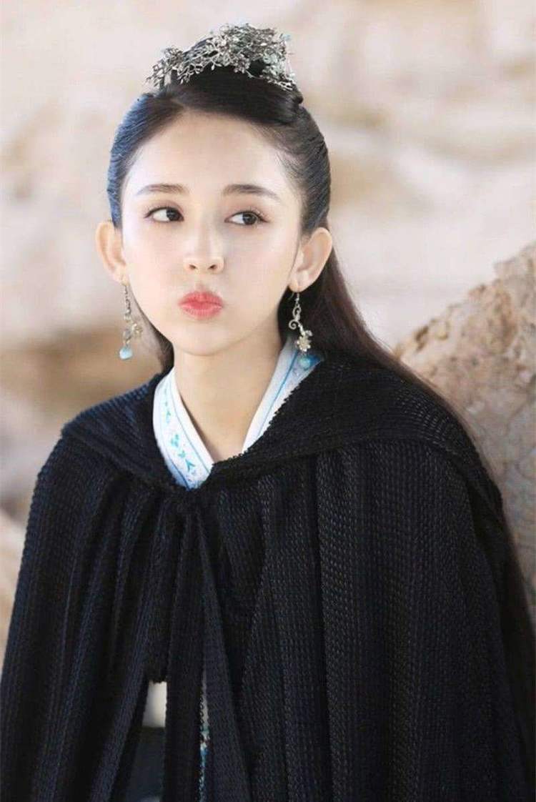 总之每一次的黑色古装出现都代表着故事的女主们将会有一个转折