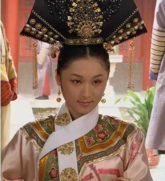 《甄嬛传》最丑五款旗头,第一最俗气,连皇后也榜上有名_青樱_安陵容