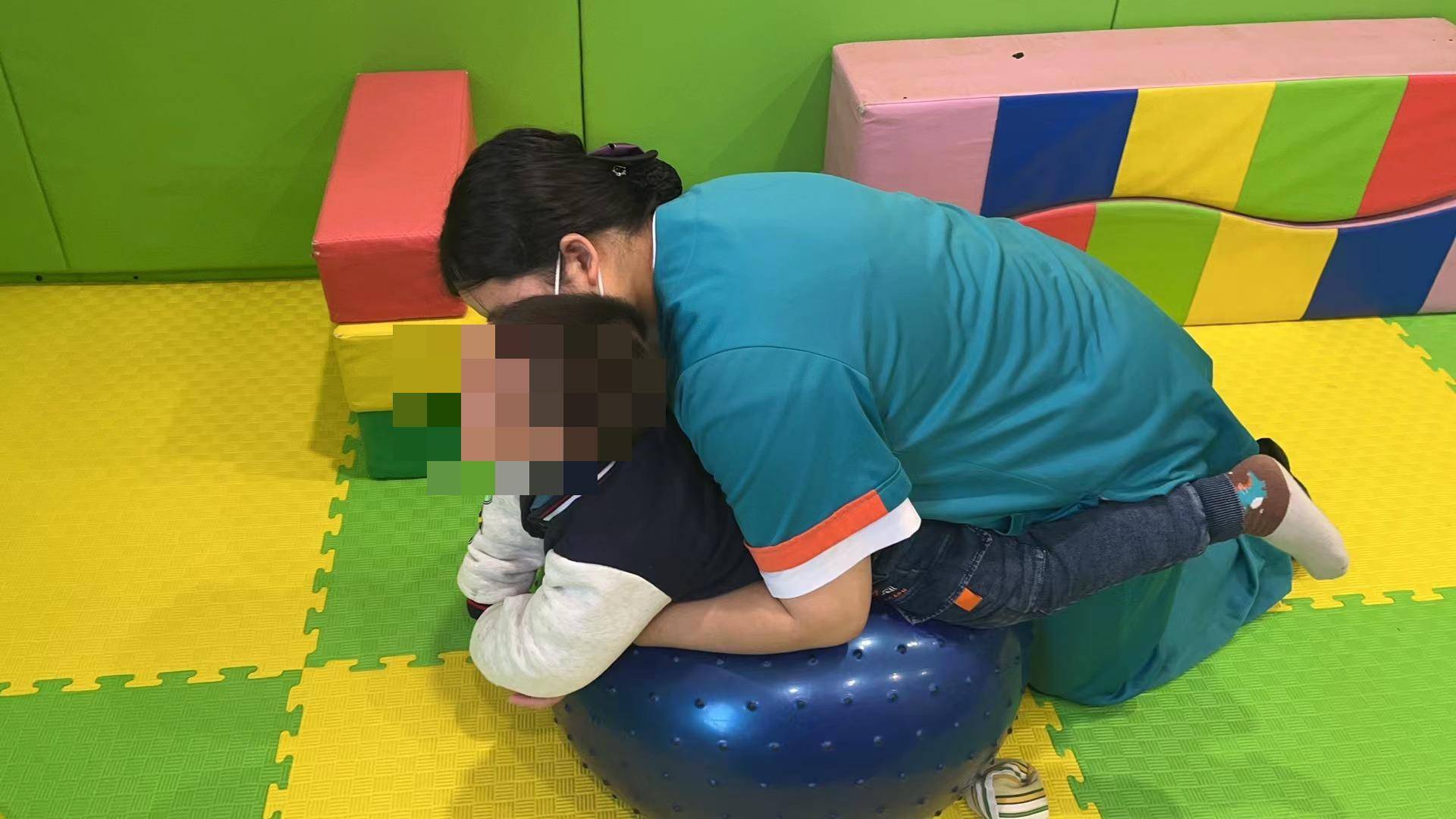 康复训练时,会被要求做感统训练,但家长对感觉统合训练总是雾里看花