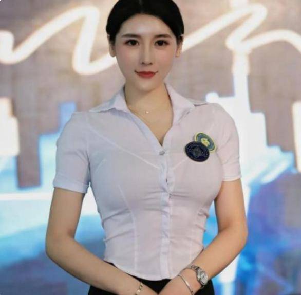 女神 “微胖女神”刘太阳，前凸后翘的身材太迷人，被称为“中国卡戴珊”