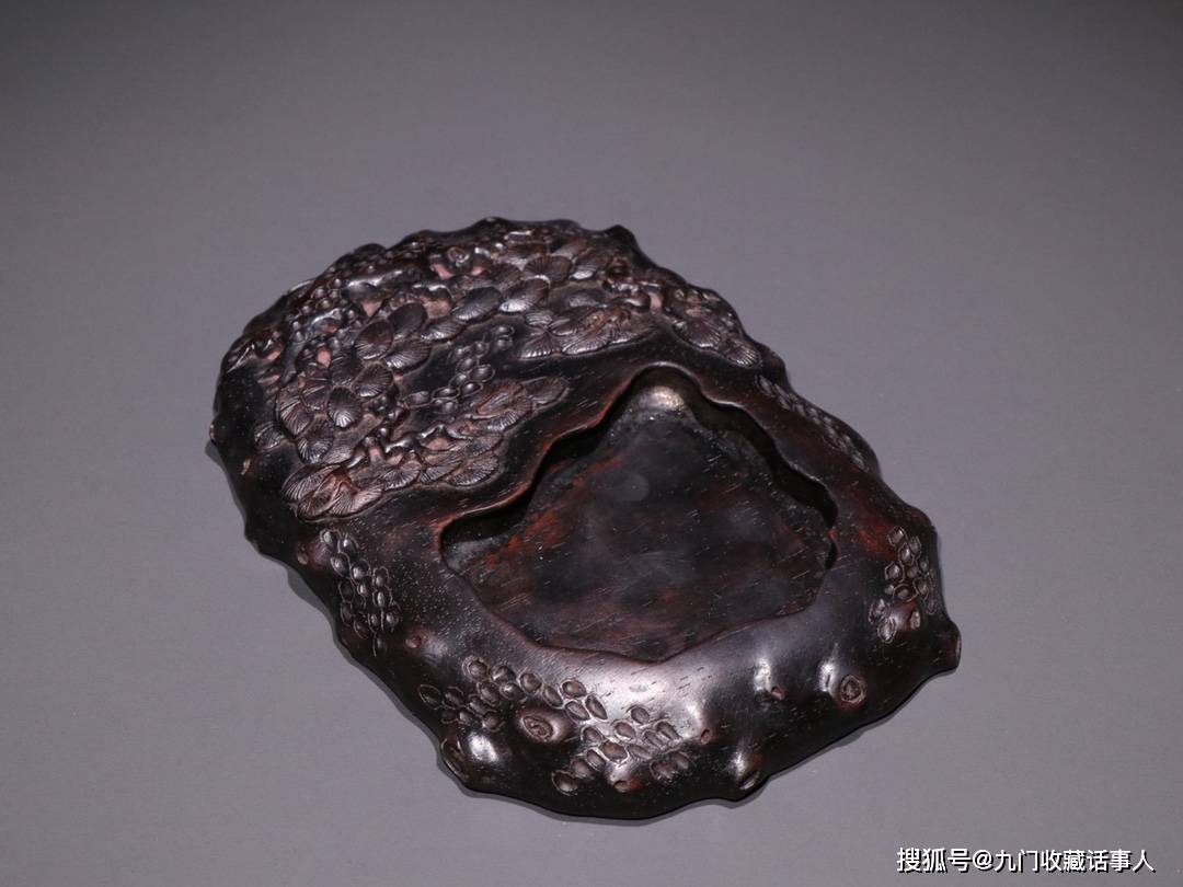 晚清紫檀木雕松树纹文房砚台