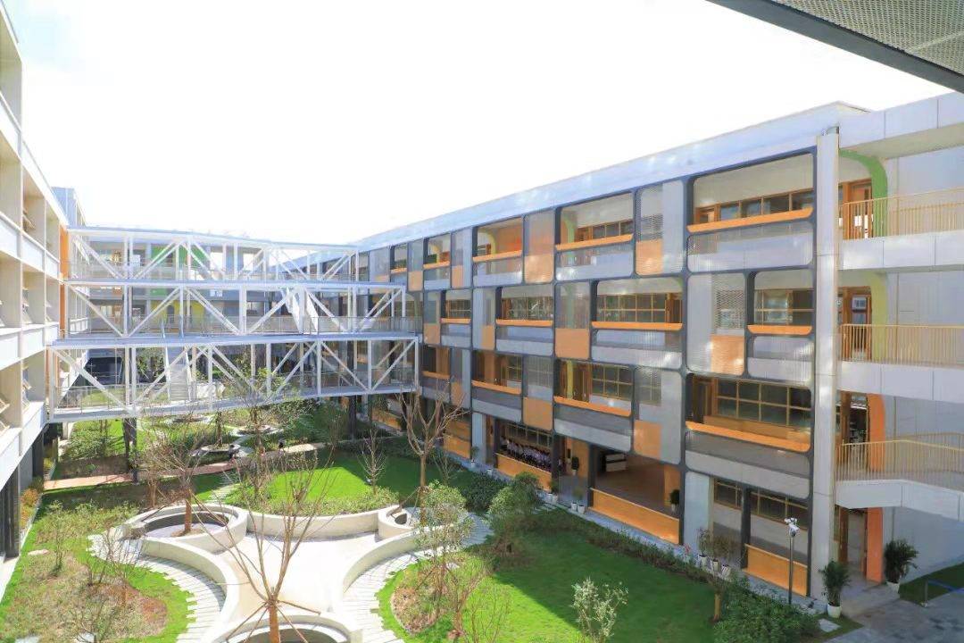 其4大公办可谓是赫赫有名——高安路一小,汇师小学,建襄小学,向阳小学