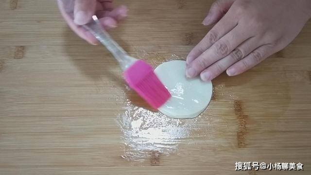 葱花|剩米饭别光炒着吃了，教你新做法，外酥里软，一顿5个都不够吃