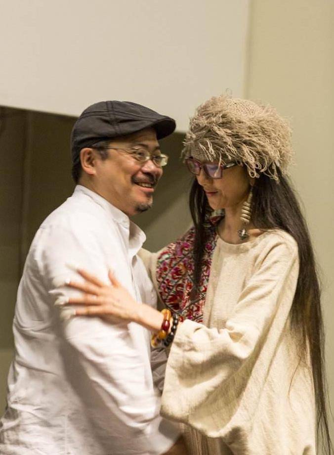 60岁单身活成仙女,年轻比范冰冰还美,嫁过两个老公却不生子_杨丽萍