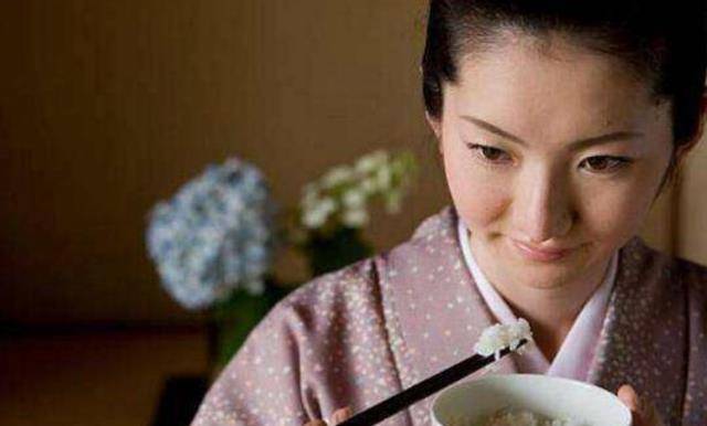 人体|日本或公布“长寿”的6个好习惯，坚持吃早餐排第一，你了解多少