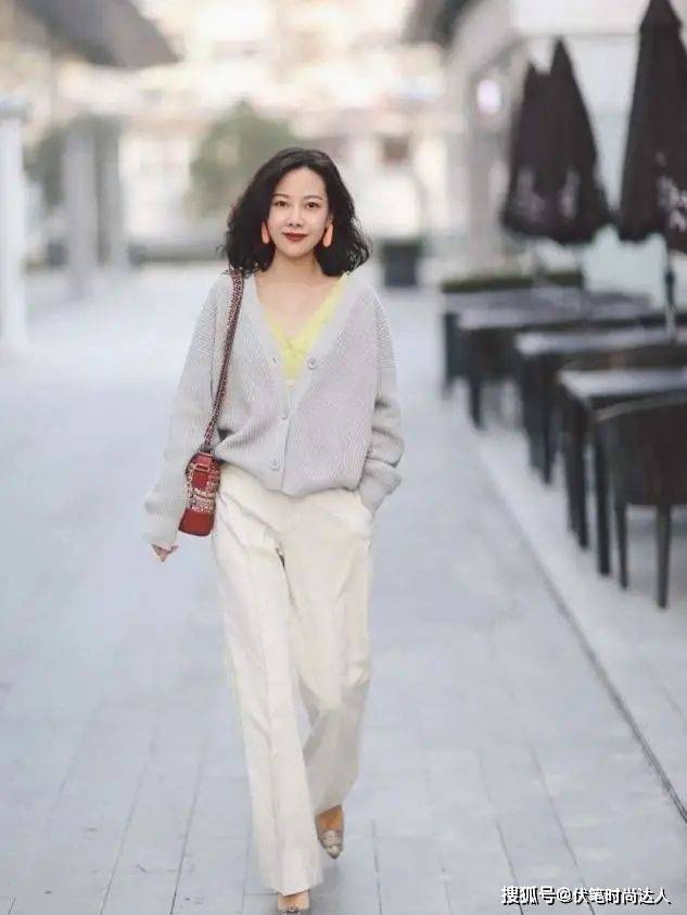 裙子 早春简约款怎么穿出“大牌范”？这几种搭配思路，蜕变从外到内