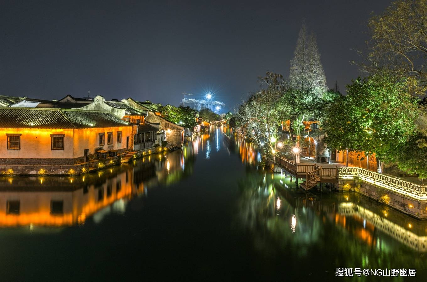 诗画|夜晚下的西栅，灯火阑珊处的乌镇，美得让人沉醉！