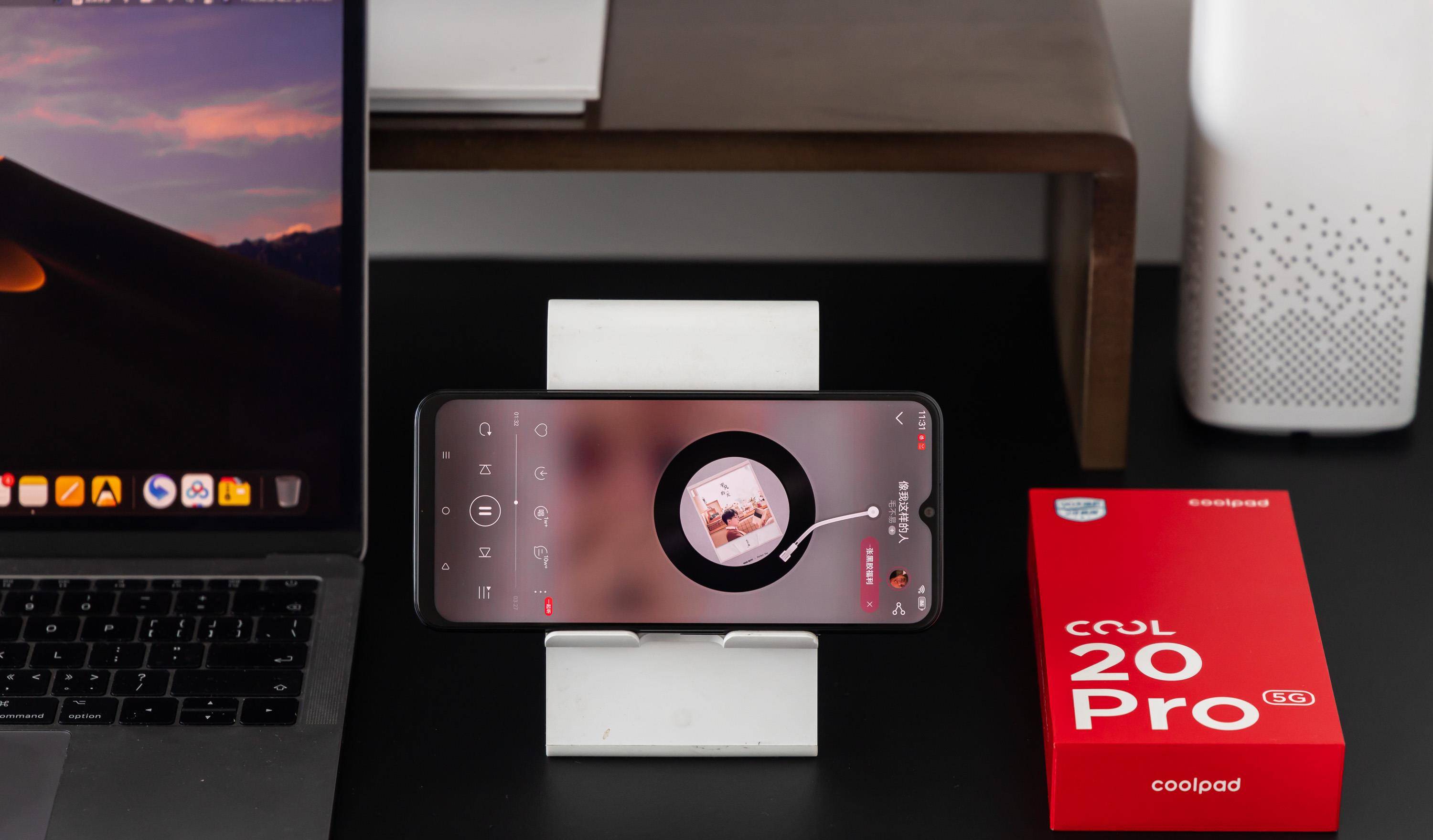 续航方面,酷派cool20pro是4500mah电池 33w快充,荣耀x20是4300mah电池