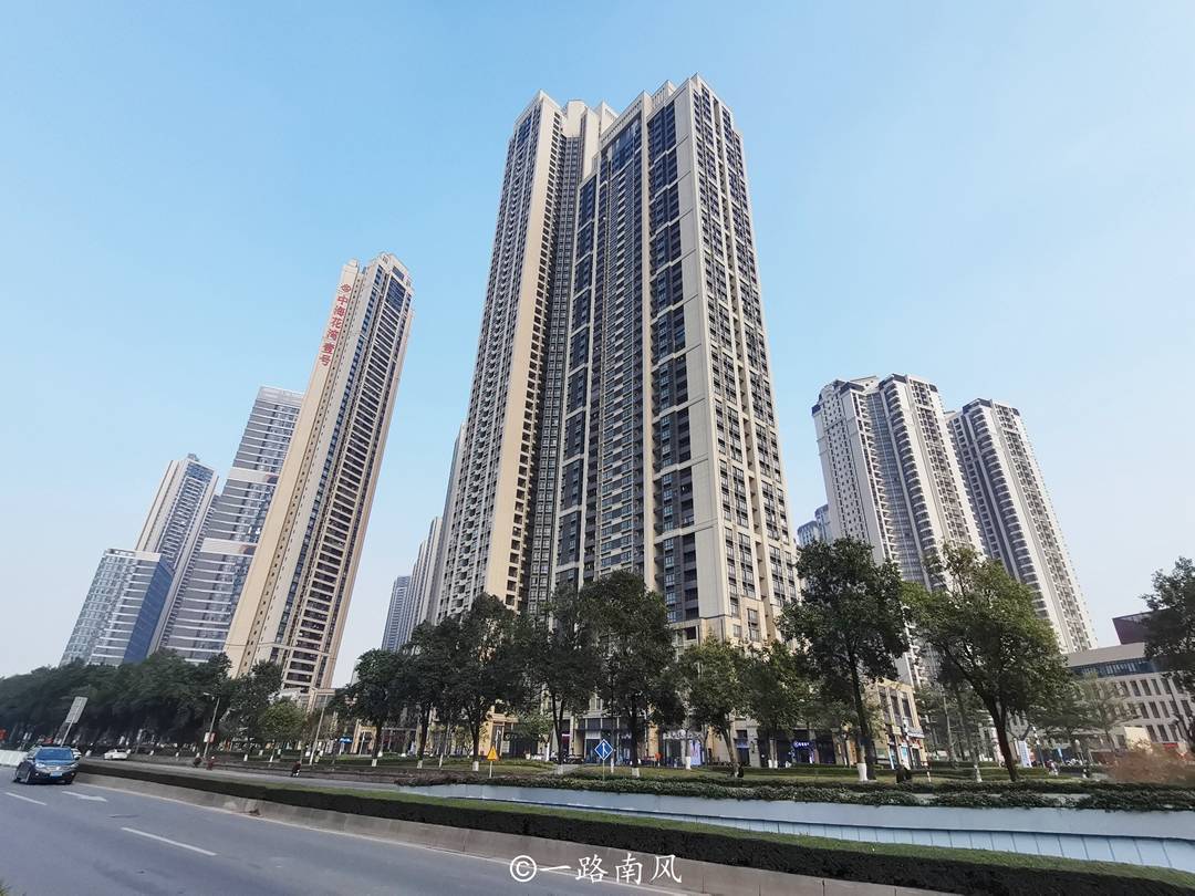广州荔湾崛起一座新城，高楼密集像香港城区，有人却说没有荔湾味