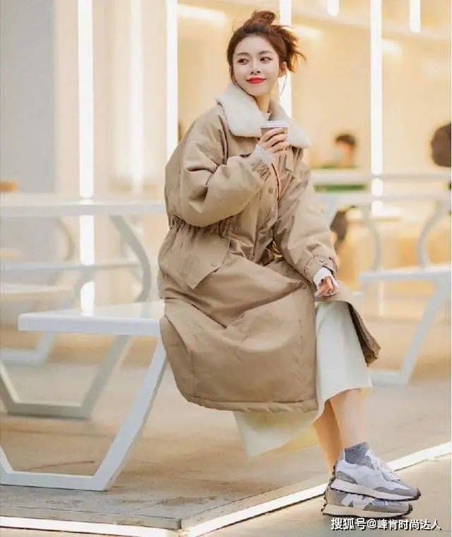 设计 比大衣洋气，比羽绒服显瘦，派克服保暖又实用，太适合冬天穿