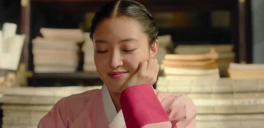 分析|《衣袖红镶边》隐喻分析:所有人的宿命,暗藏在前2集的细节中