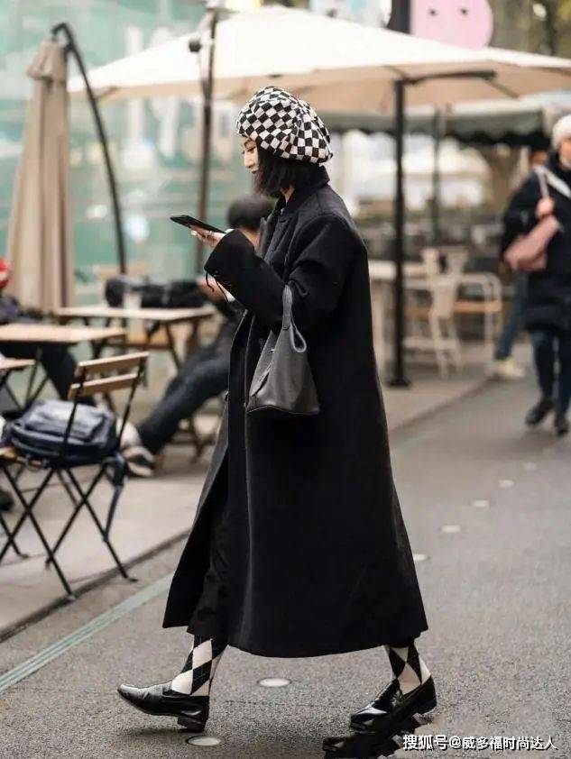 整体 成都太古里的女孩太会打扮，冬季天气再冷，也挡不住追求时髦的心