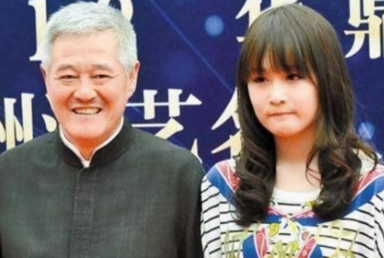 李小璐赵本山女儿太飒！直播间大方承认花30万做鼻子，近照酷似李小璐