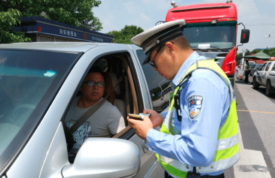 如果副页丢失,这就不是一本完整的驾驶证,如果遇到交警查车时,这种