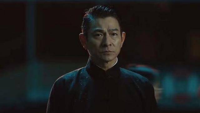 电影|国庆最“惨”电影，导演卑微连麦被秒挂9次，卖惨宣传却全盘皆输