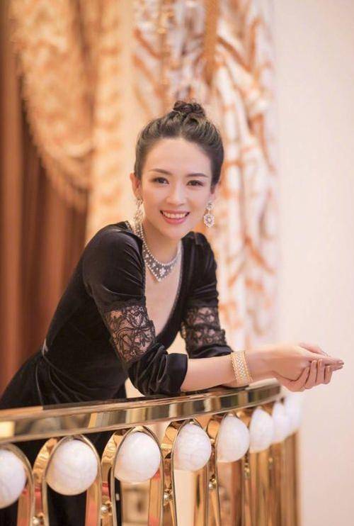 父亲|又一位贾玲？她羡慕贾玲一出手当导演，看到演员阵容必火