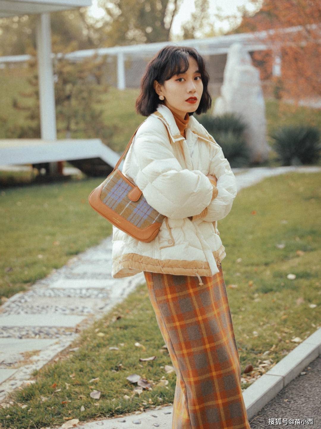 整体 深冬外套买精不买多,一件羽绒服足够!怎么穿都优雅年轻、显气质