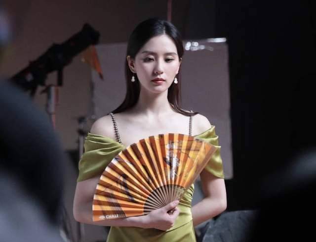 身材 明星撞衫修罗场：杨幂唐嫣连环撞，杨颖远看像礼仪小姐