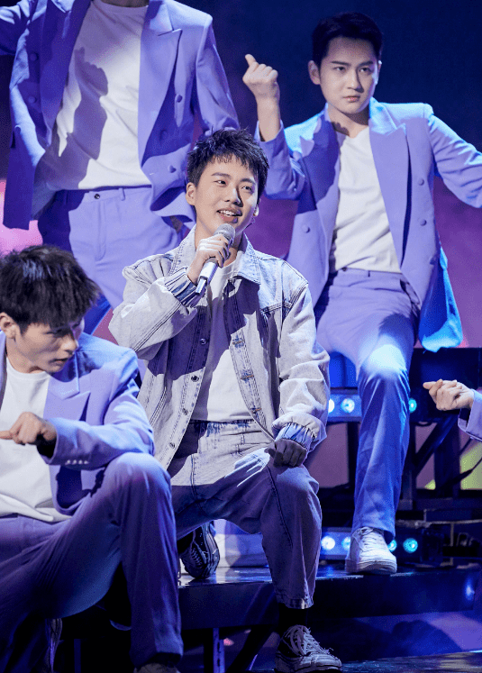 阎鹤祥深夜晒照庆与郭麒麟合作10周年网友那会想过寡妇失业吗