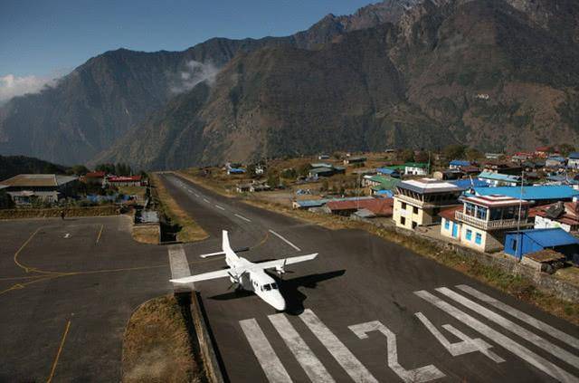  原创 世界上最危险的机场，建在海拔2860米的高山上，跑道止境就是悬崖