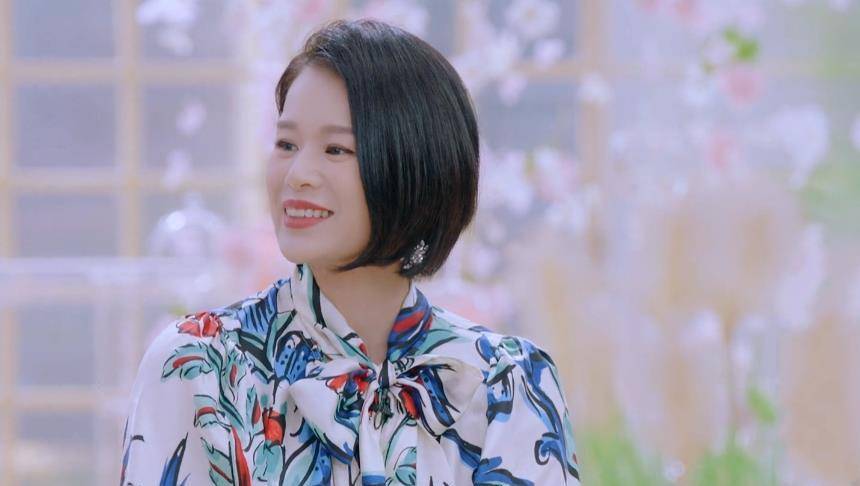 女孩子胡杏儿“口红画法”火了，帮助素人轻轻一涂，脸瞬间感觉小了一圈