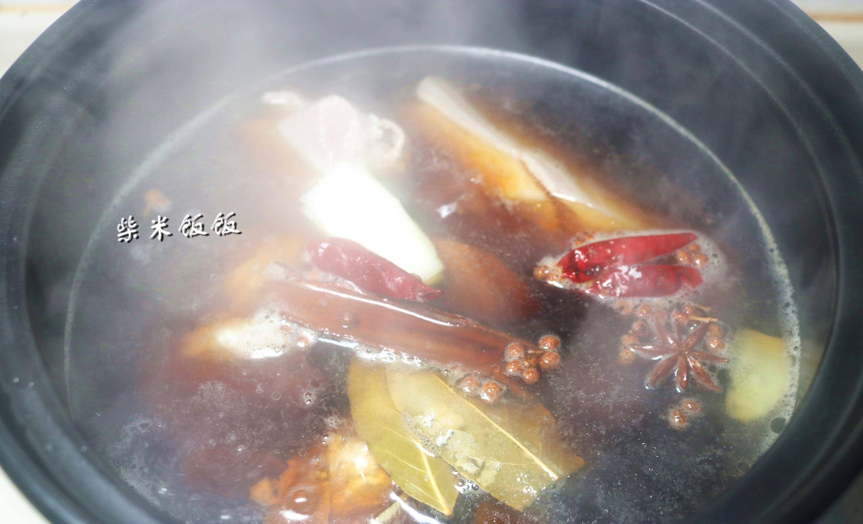 怎么煮大锅肉 78e2324feb784574ad438611e9755d8e.jpeg