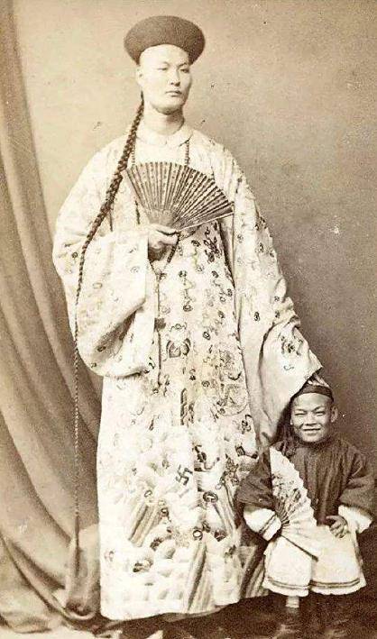 清朝巨人詹世钗，身高达到3.19米，娶英国夫人并育有2子1女？