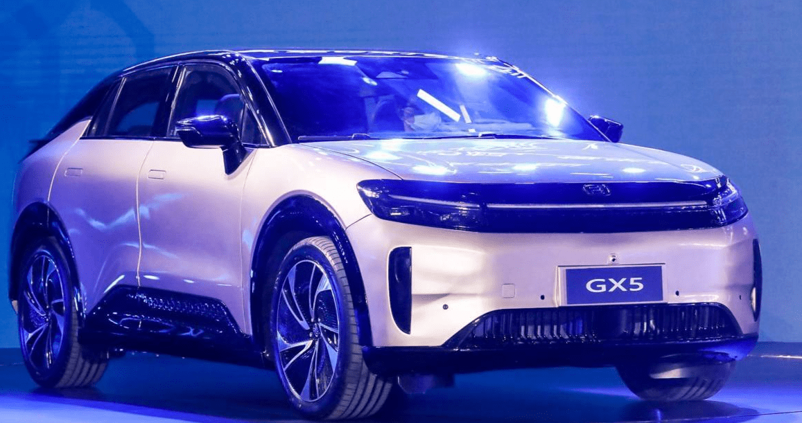 bao gx5定位於純電跨界suv車型,前臉採用了新能源汽車標誌性的封閉式