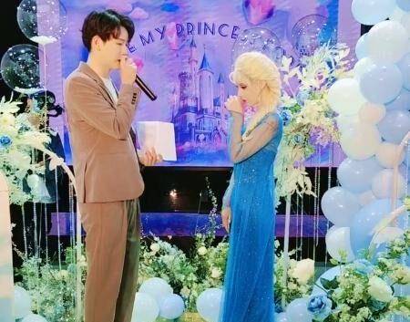 小天“真人芭比”网红迪丽拉,公开否认整容,结果吃饭却不敢张嘴?