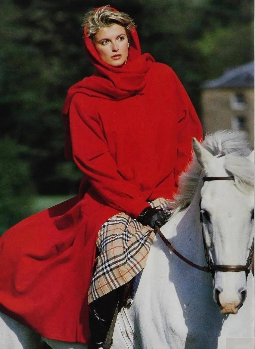 饱和度 春节穿什么｜帮你挑好了这4款裙子，谁穿谁美~