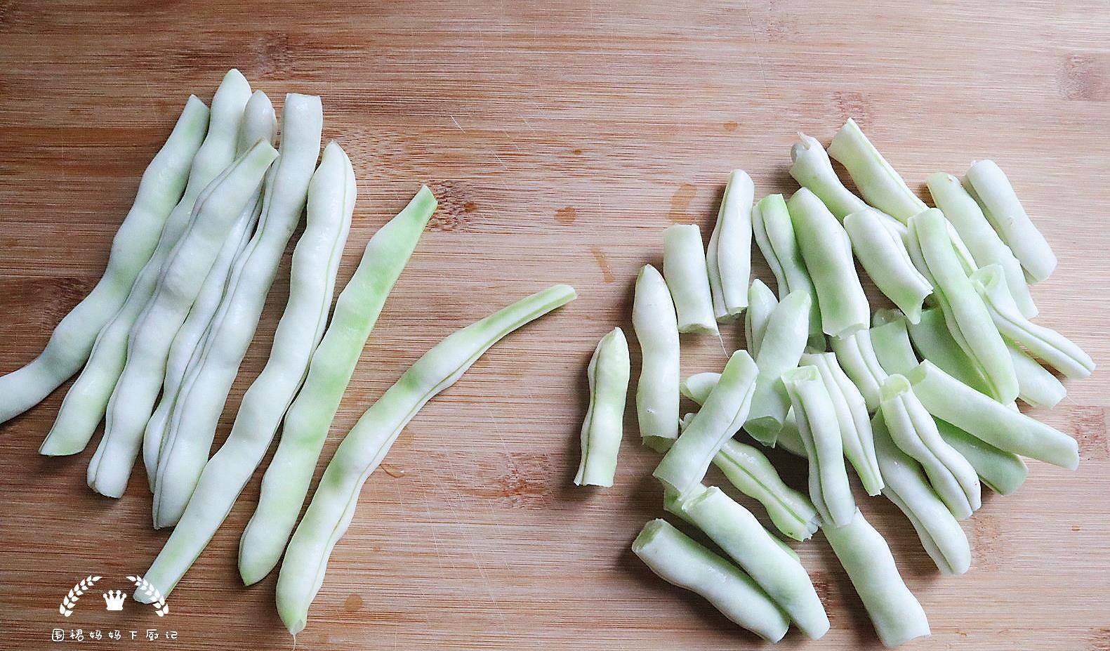 加入适量|这菜看起来老，吃起来却很嫩，放点肉一起炒，肉香菜更香，真好吃