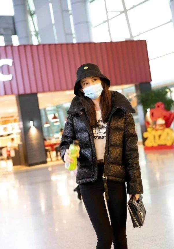 何所 孟子义的“渣女坐姿”火了，看她双腿怎么放的，一般女生不敢模仿