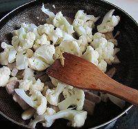 姜片|这样一盘很下饭的家常菜干锅花菜,非常好吃,制作方法也简单!