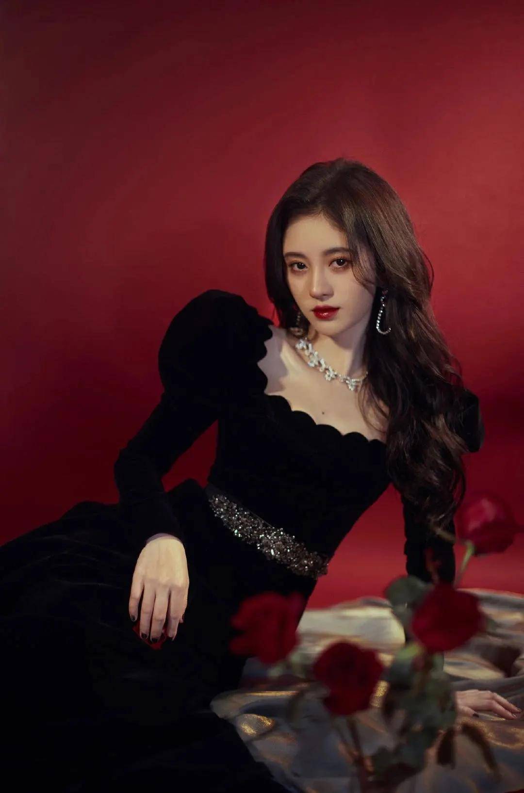 饱和度 春节穿什么｜帮你挑好了这4款裙子，谁穿谁美~