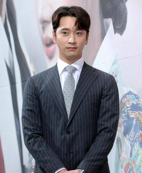 原创韩国男星黄灿盛承认大八岁女友已怀孕正在考虑新的发展