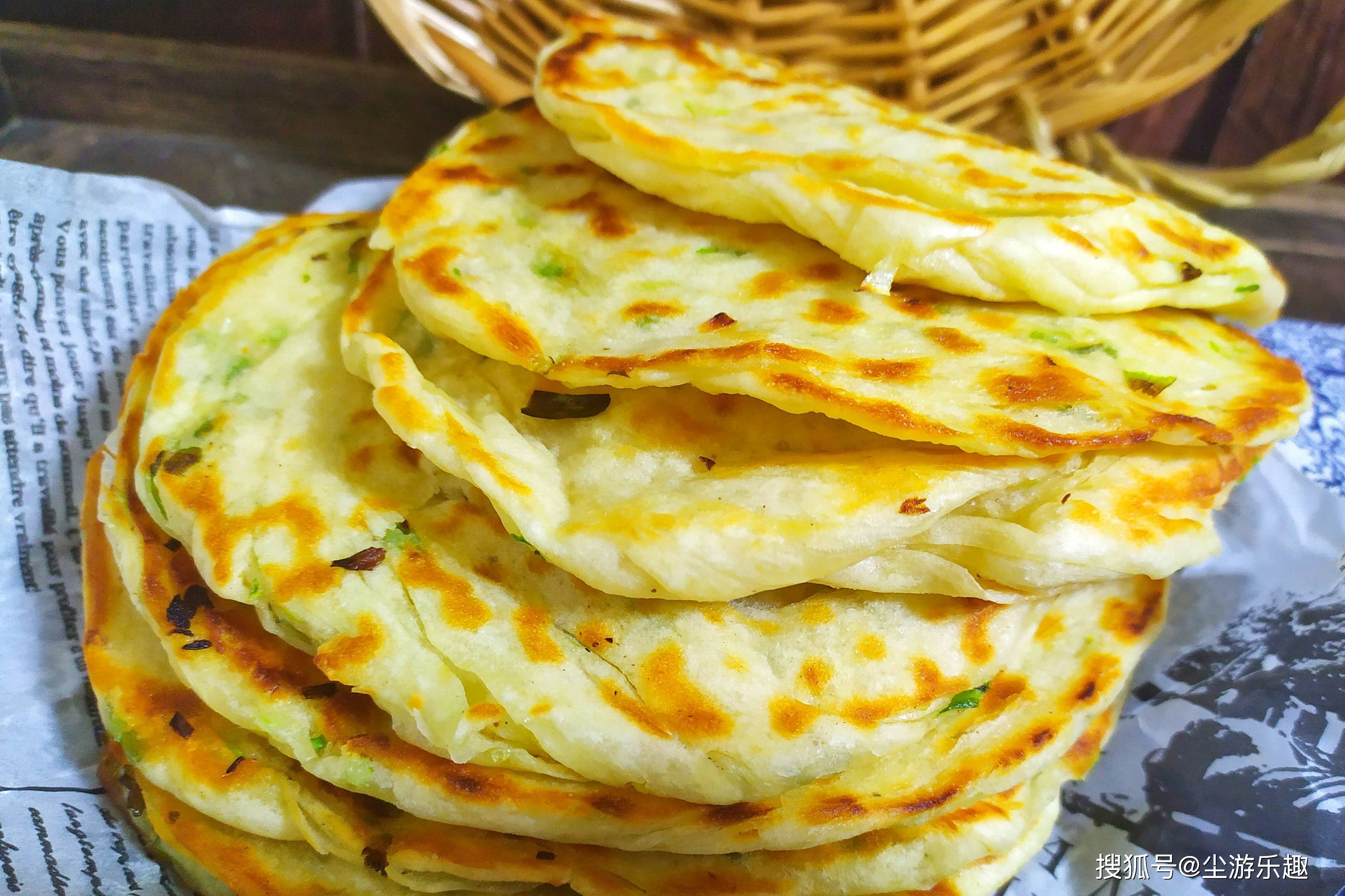 葱花|儿子开学最爱吃的早餐,葱香浓郁、外酥里嫩,比馒头香比包子简单