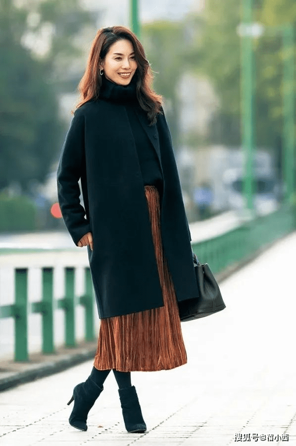 显得 牛仔裤哪有半身裙优雅？看日杂博主的神仙搭配方案，高级又简约