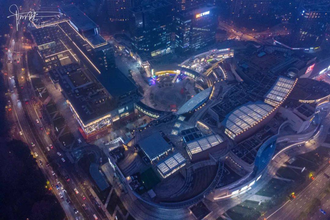 原创航拍夜杭州之远洋乐堤港运河边的艺术购物中心
