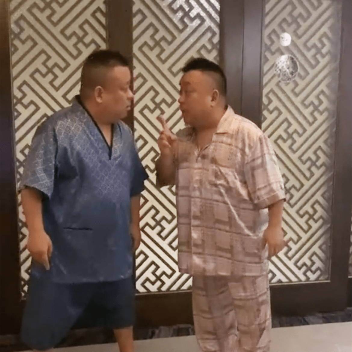 杨议借菜名内涵虎豹兄弟对方用爆炒羊杂回击惹得网友大笑