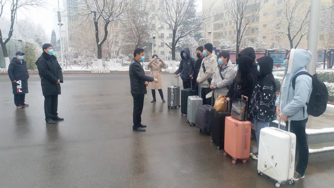 “疫”路回家 有爱相随 | 西安职业技术学院护送学生平安返乡
