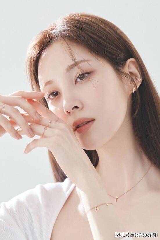 少女时代徐贤 珠宝画报 公开 优雅 成熟的 气质美人 粉紫色