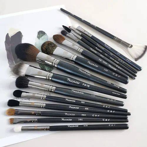 品牌彩妆工具也内卷，联名化妆刷颜值逆天，海绵宝宝史努比哪个才是你的菜？