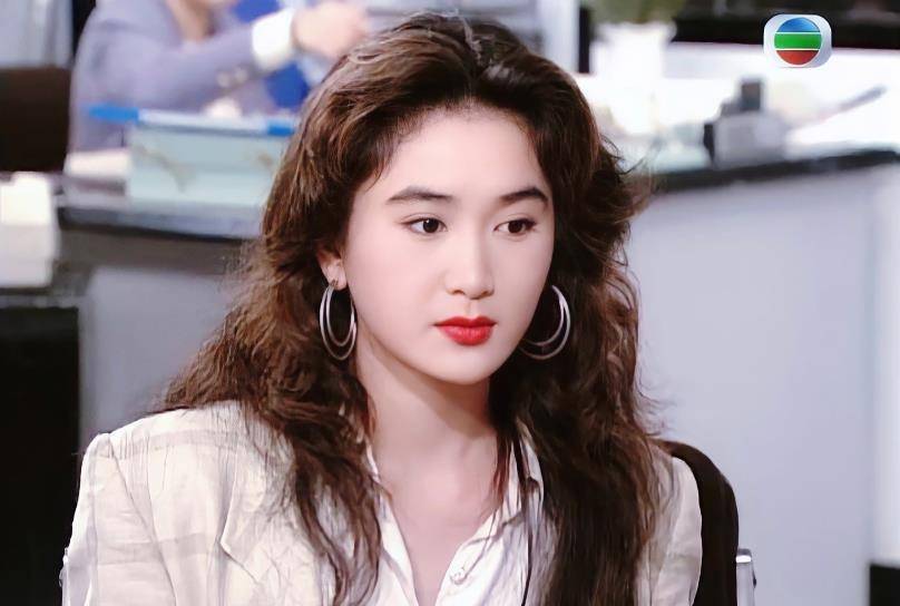 巅峰温碧霞年轻时的妆容绝了,30年前凭港妆登上颜值巅峰,惊艳了众人
