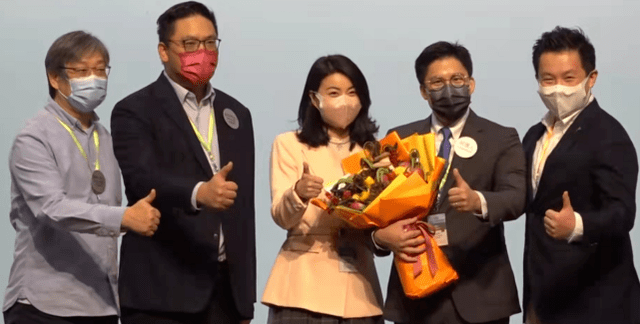 郭晶晶 郭晶晶私下生活照罕见曝光！穿针织衫变贤妻良母，换造型颜值高