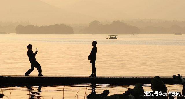 杭州西湖：夕阳余晖，金色西湖醉游人
