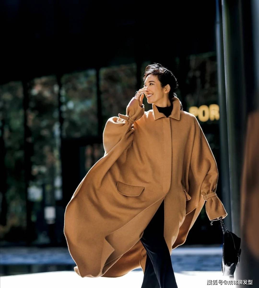 颜色 白色黑色大衣太容易撞衫！今年这几款颜色很流行，时尚耐看又高雅