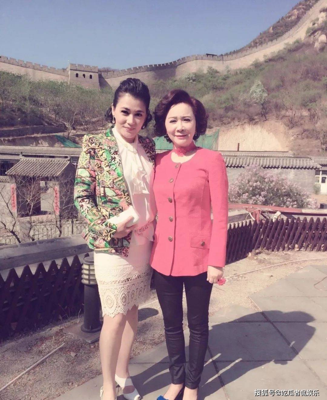她长相美艳却身世坎坷为养活家人终生未婚50岁累死在片场